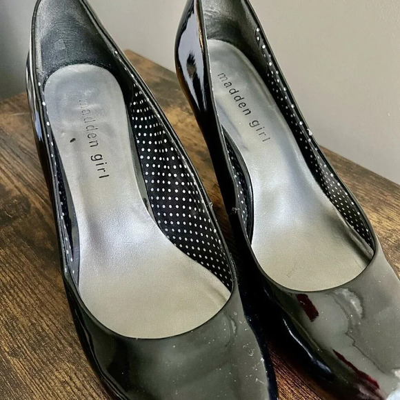 Madden Girl| Getta Pumps Slip On Black Patent Faux Leather Round Toe Size 9 - VG - Picture 6 of 6